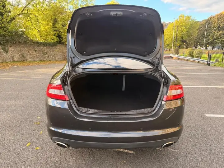 Jaguar Xf 2010 photo 2