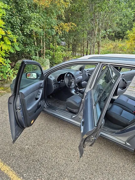 Toyota Avensis 2004 photo 5