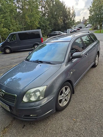 Toyota Avensis 2004 photo 2