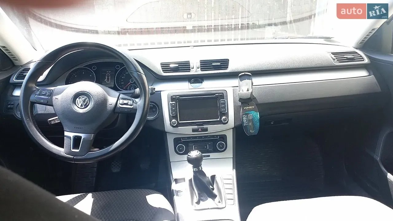 Volkswagen Passat 2011 photo 3