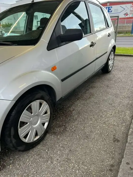 Ford Fiesta 2002 photo 3