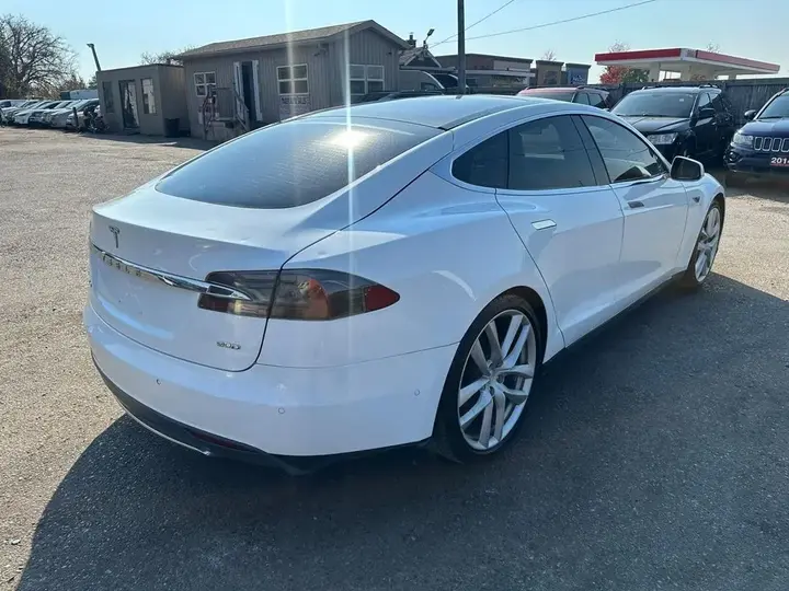 Tesla Model S 2016 photo 5