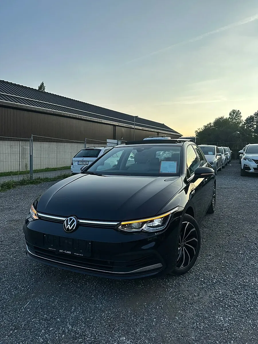 Volkswagen Golf 2023 photo 2