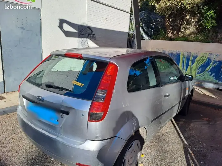 Ford Fiesta 2005 photo 3