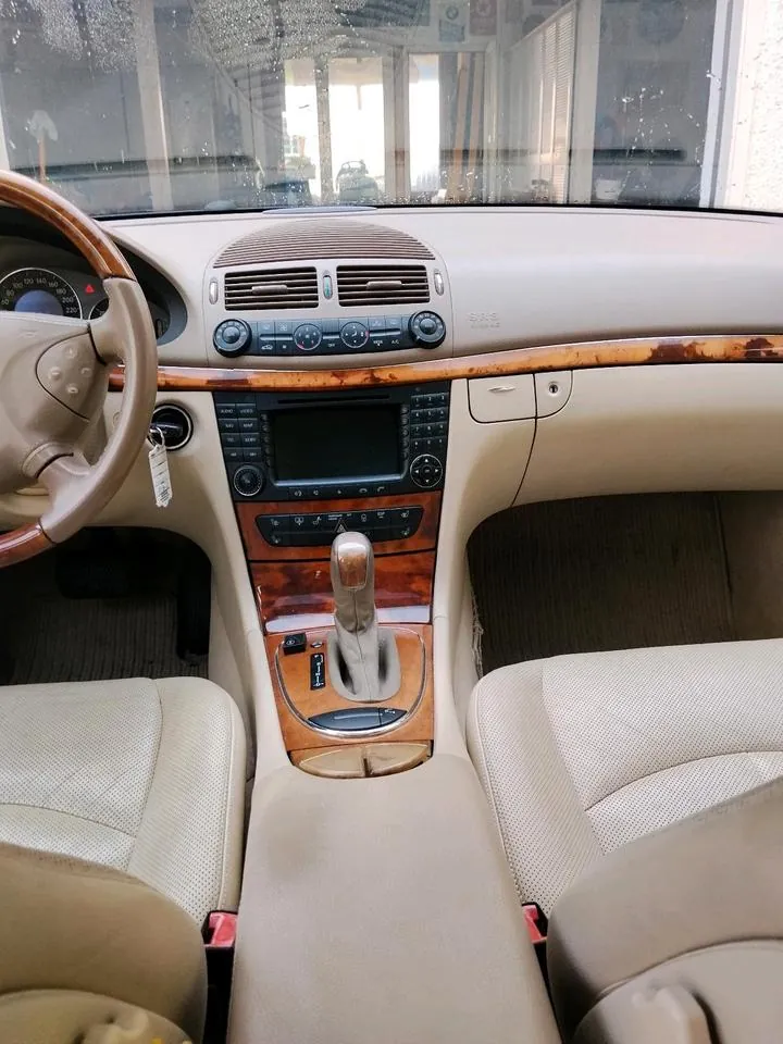 Mercedes-Benz E 240