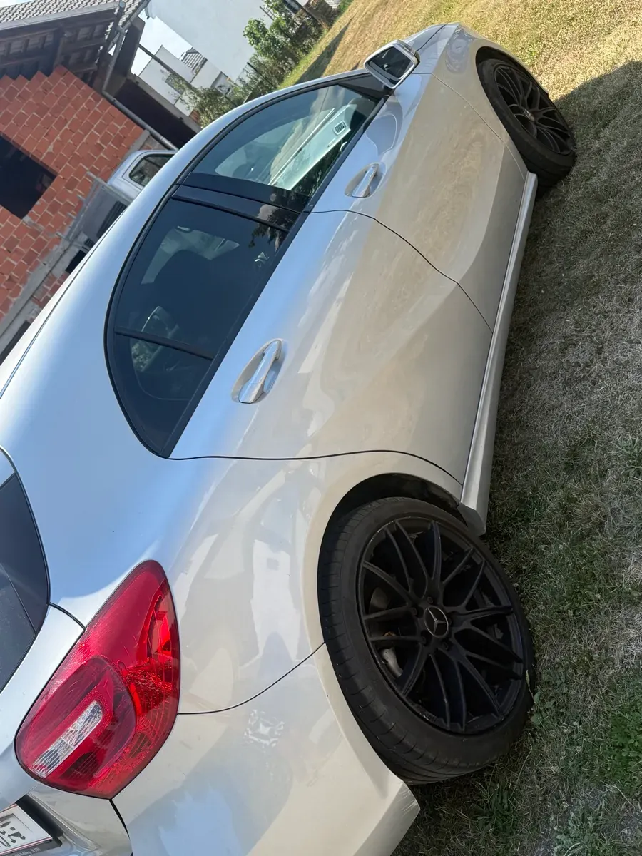 Mercedes-Benz A-Class 2014 photo 3