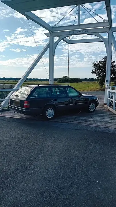 Mercedes-Benz W124