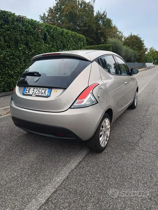 Lancia Ypsilon 2011 photo 3