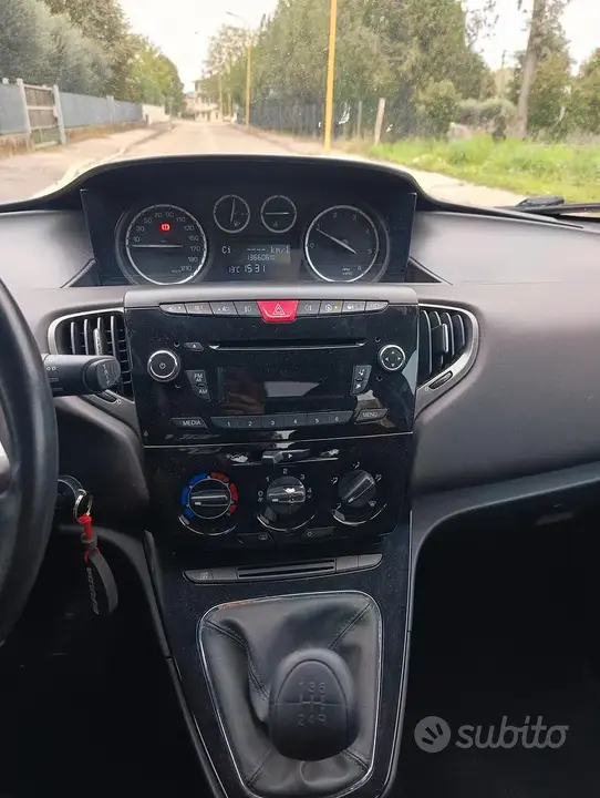 Lancia Ypsilon 2011 photo 4