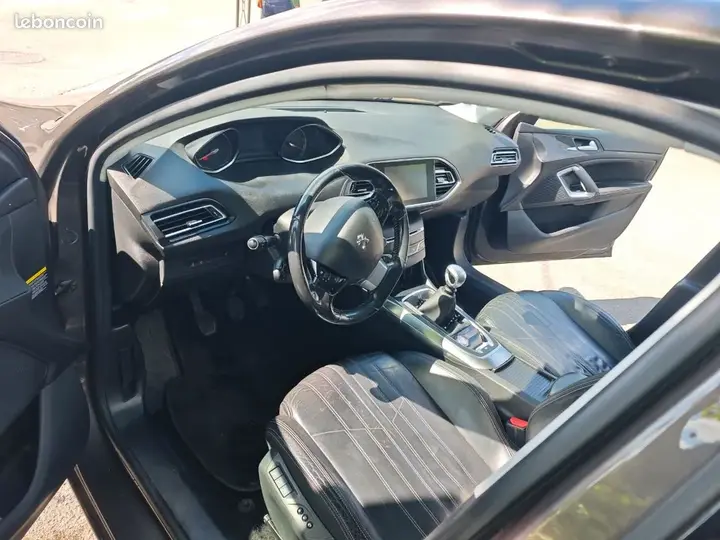 Peugeot 308 2013 photo 2