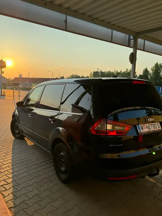 Ford Galaxy 2009 photo 3