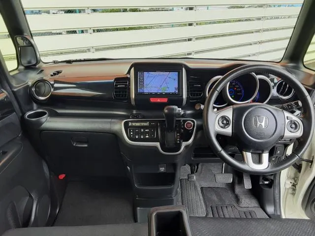 Honda N-Box 2015 photo 4