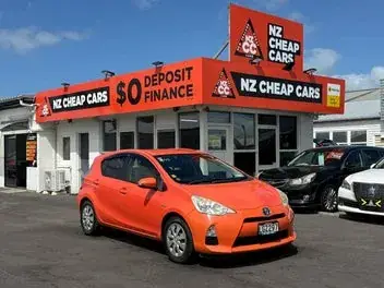 Toyota Aqua 2012 photo 2
