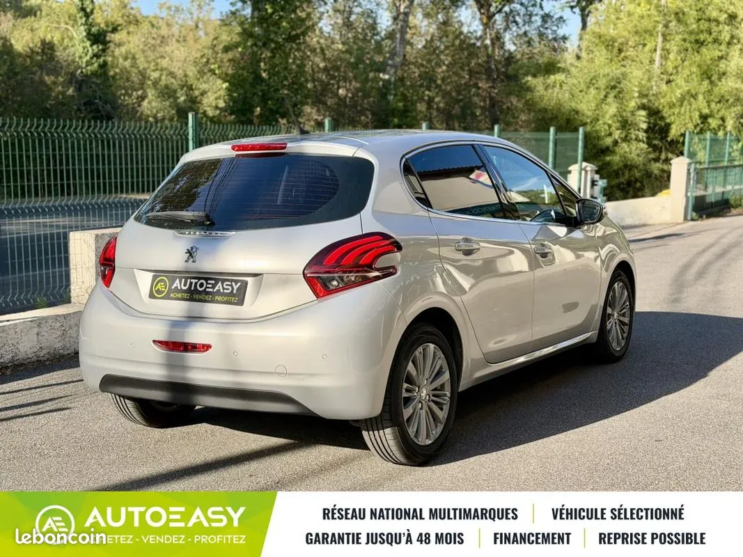 Peugeot 208 2016 photo 2