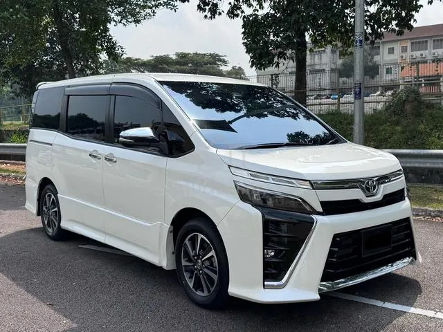 Toyota Voxy 2.0 Zs