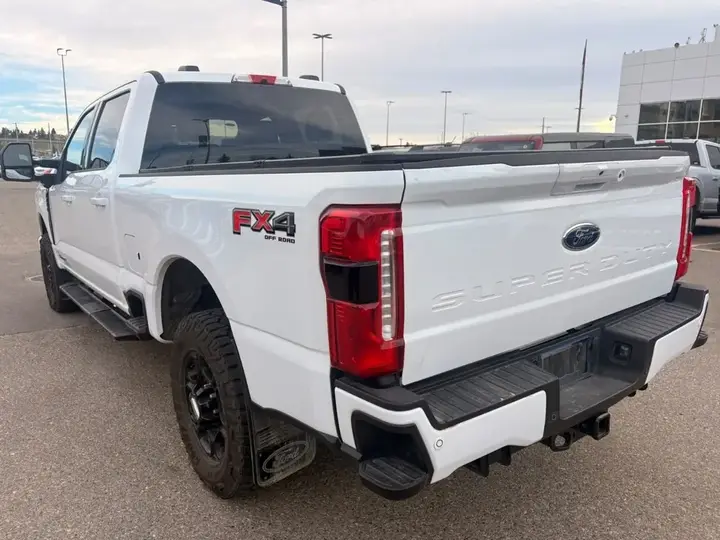 Ford Super Duty F-250 2024 photo 3