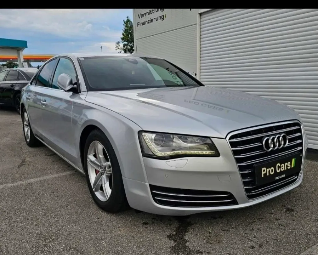 Audi A8 2011 photo 2