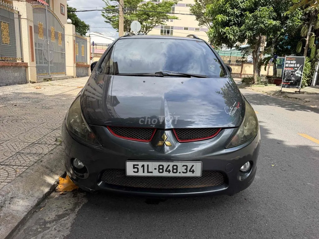 Mitsubishi Grandis 2005 photo 2