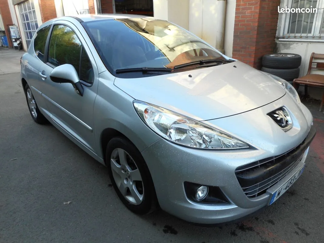 Peugeot 207 2012 photo 2