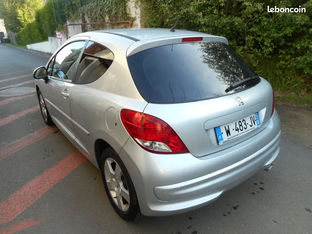 Peugeot 207 2012 photo 3