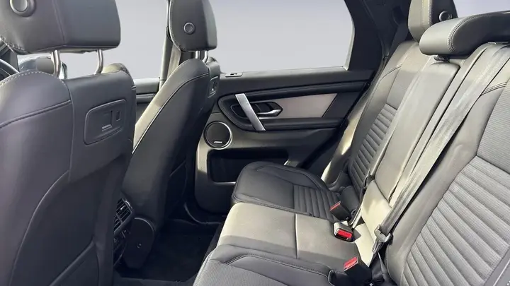 Land Rover Discovery Sport 2026 photo 4