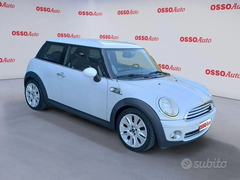 Mini Cooper 2010 photo 2