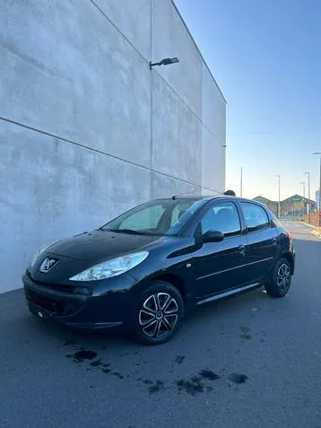 Peugeot 206 2011 photo 3