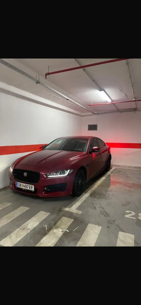 Jaguar Xe 2016 photo 2