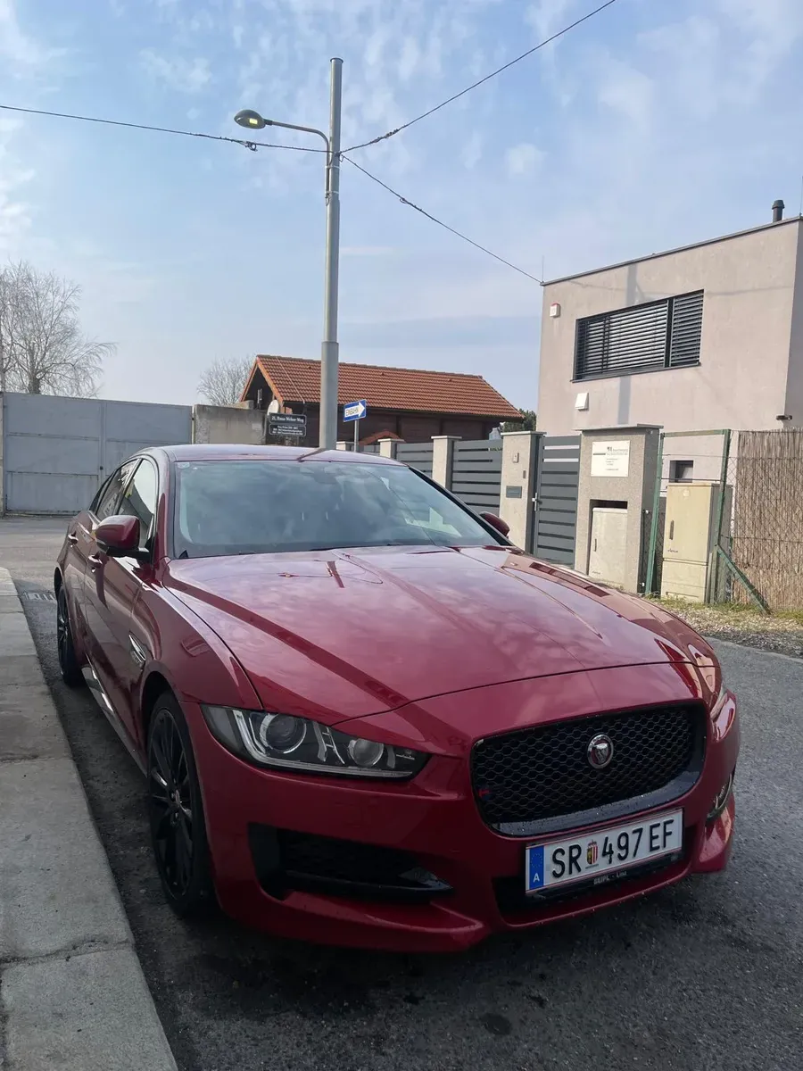 Jaguar Xe 2016 photo 3