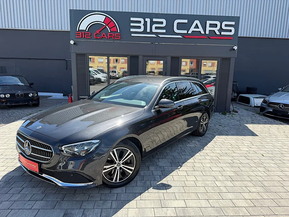 Mercedes-Benz E-Class 2023 photo 3