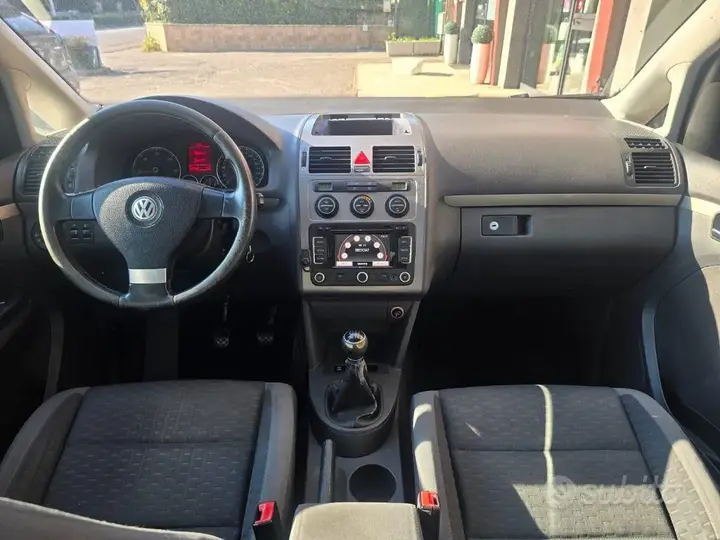 Volkswagen Touran 2010 photo 4