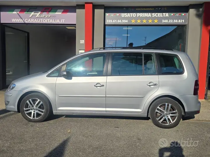 Volkswagen Touran 2010 photo 2
