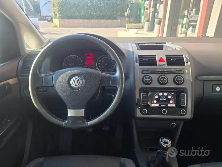 Volkswagen Touran 2010 photo 5