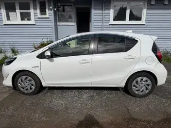Toyota Aqua 2017 photo 3