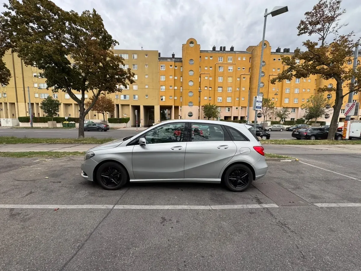 Mercedes-Benz B-Class 2012 photo 3