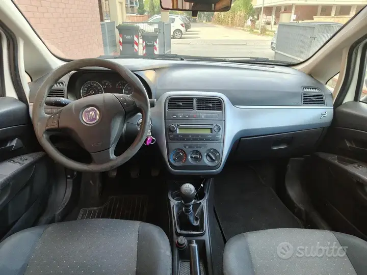 Fiat Grande Punto 2009 photo 5