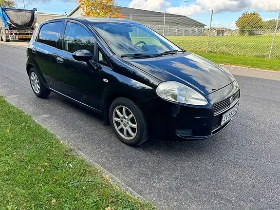 Fiat Grande Punto 2009 photo 2