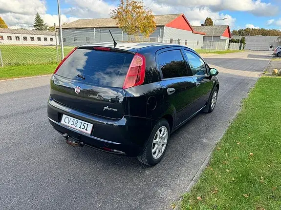 Fiat Grande Punto 2009 photo 3