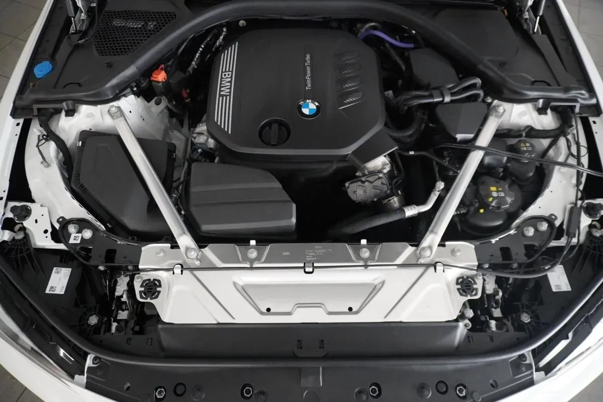 BMW 4 Series 2025 photo 2