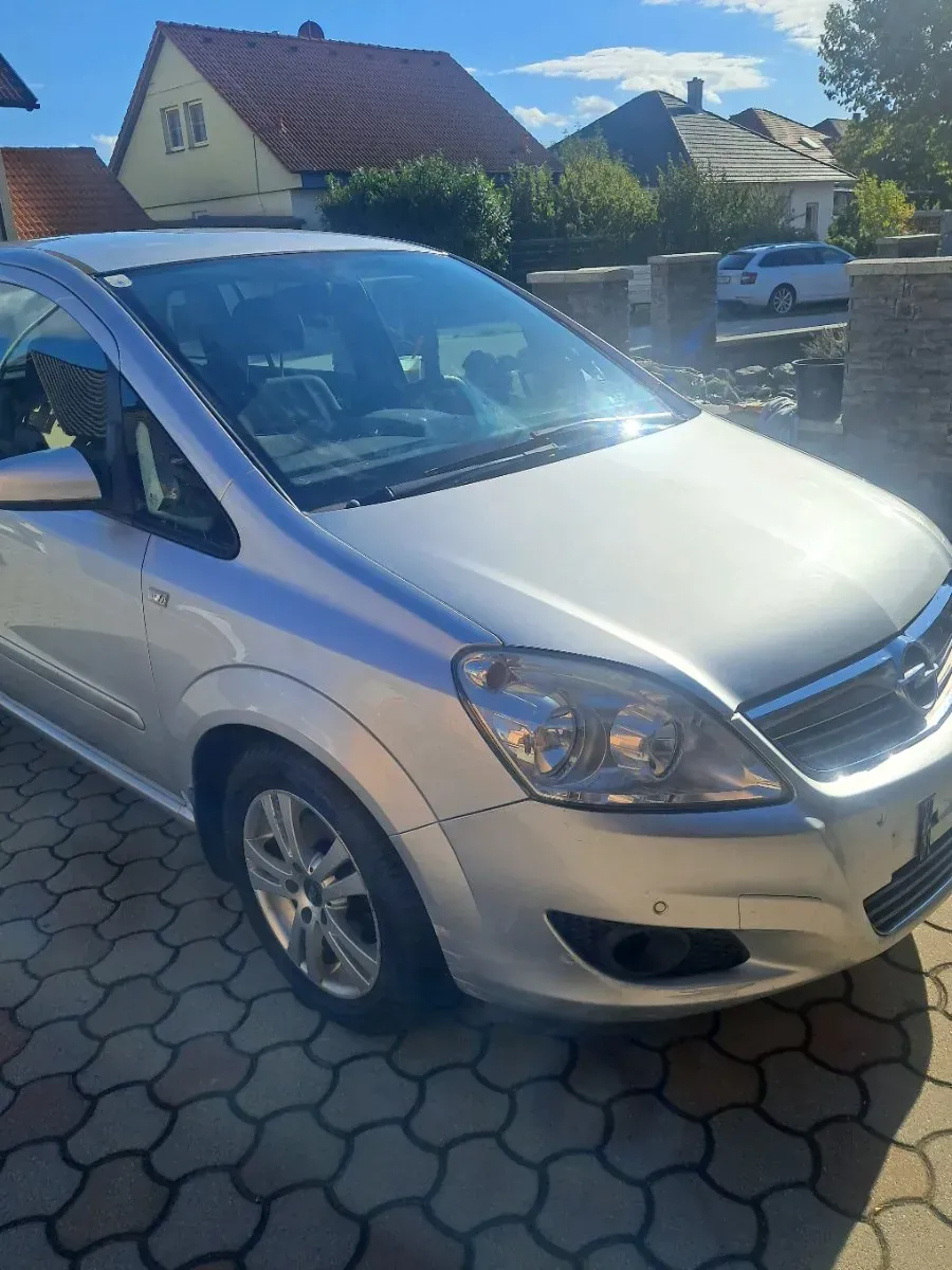 Opel Zafira 2008 photo 2