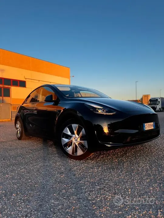 Tesla Model Y 2024 photo 2