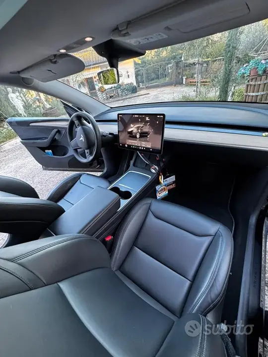 Tesla Model Y 2024 photo 3