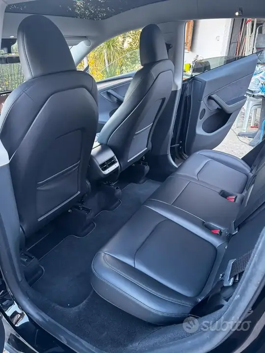 Tesla Model Y 2024 photo 4