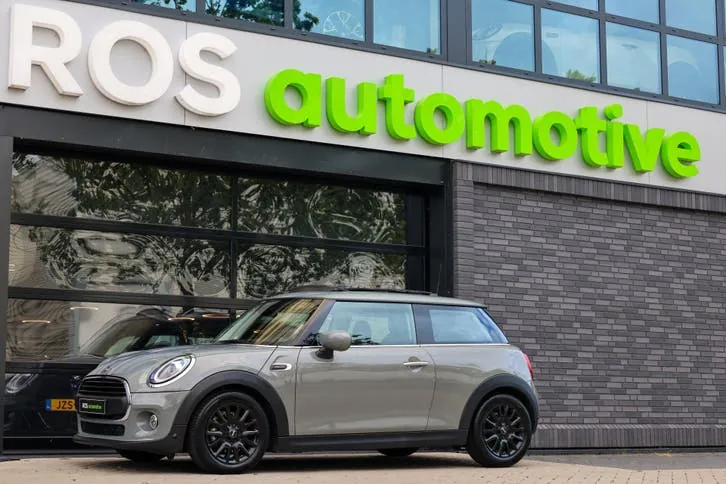 Mini 3 Door 2019 photo 3