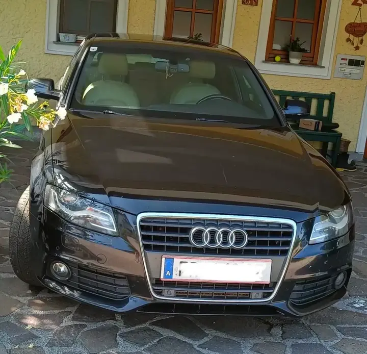 Audi A4 2010 photo 2