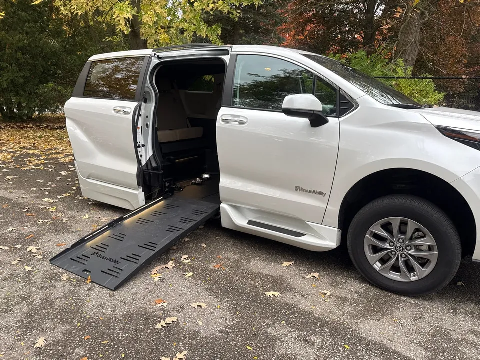 Toyota Sienna 2023 photo 5
