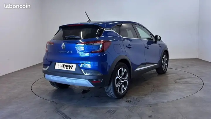 Renault Captur 2023 photo 2