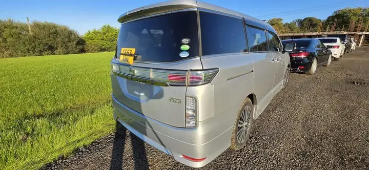 Nissan Elgrand 2026 photo 5