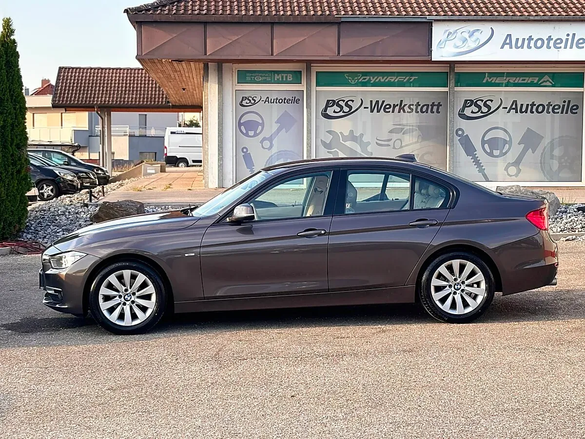 BMW 3 Series 2012 photo 2