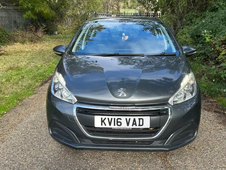 Peugeot 208 2016 photo 3